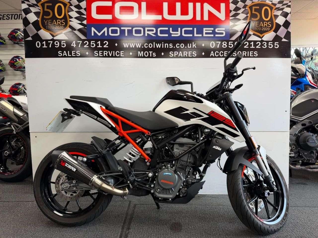 A 2019 KTM 125 DUKE 125 Naked Petrol Manual Euro 4 (15 ps) A 2019 KTM 125 DUKE 125 Naked Petrol Manual Euro 4 (15 ps)