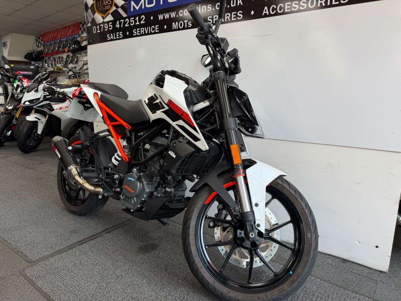 A 2019 KTM 125 DUKE 125 Naked Petrol Manual Euro 4 (15 ps) A 2019 KTM 125 DUKE 125 Naked Petrol Manual Euro 4 (15 ps)