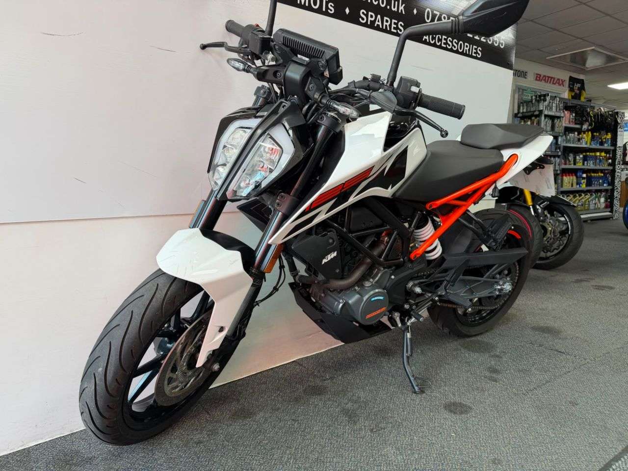 A 2019 KTM 125 DUKE 125 Naked Petrol Manual Euro 4 (15 ps) A 2019 KTM 125 DUKE 125 Naked Petrol Manual Euro 4 (15 ps)