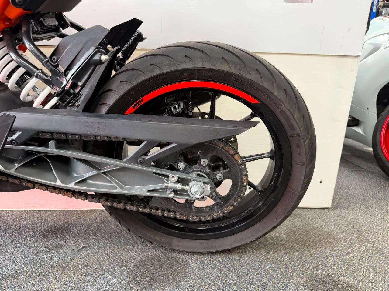2019 KTM 125 DUKE 2019 KTM 125 DUKE