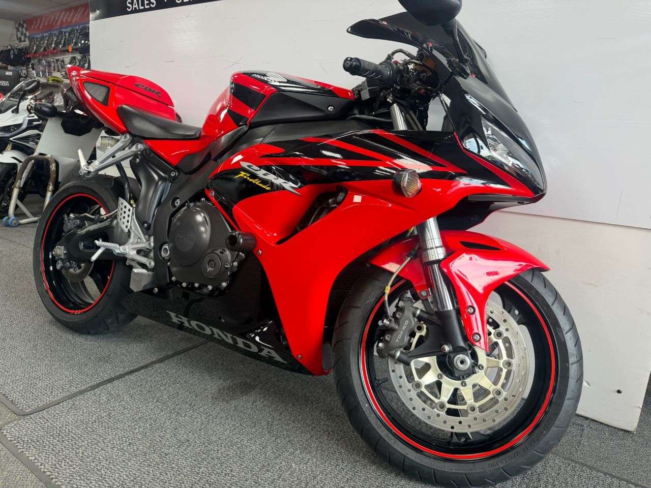 A 2006 HONDA CBR1000RR FIREBLADE 998cc A 2006 HONDA CBR1000RR FIREBLADE 998cc