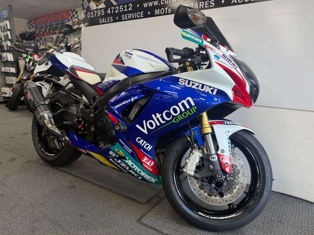A 2014 SUZUKI GSX-R750 750 Super Sports Petrol Manual (152 ps) A 2014 SUZUKI GSX-R750 750 Super Sports Petrol Manual (152 ps)