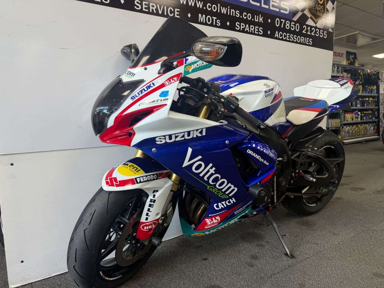 A 2014 SUZUKI GSX-R750 750 Super Sports Petrol Manual (152 ps) A 2014 SUZUKI GSX-R750 750 Super Sports Petrol Manual (152 ps)
