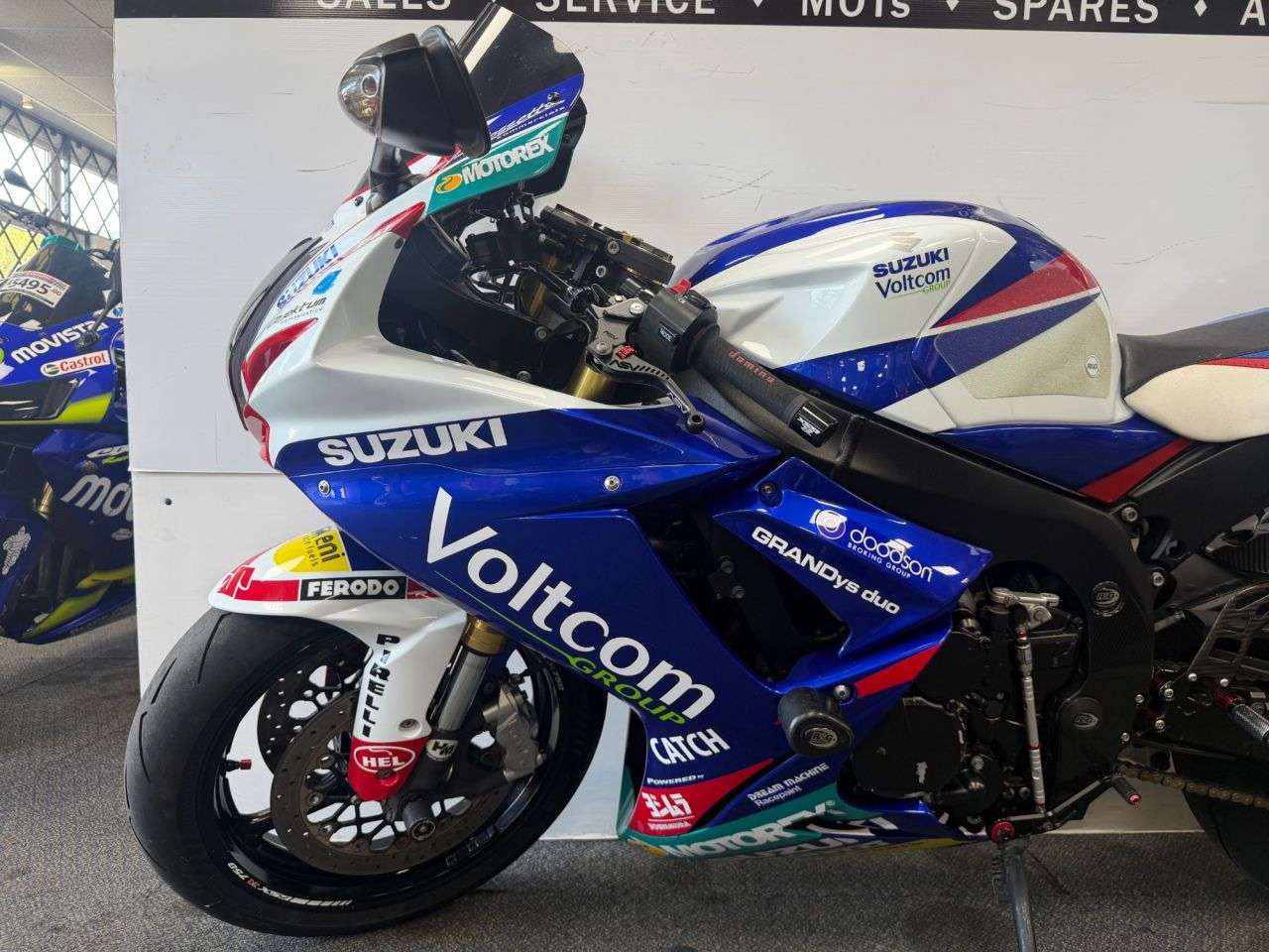 2014 SUZUKI GSX-R750 2014 SUZUKI GSX-R750