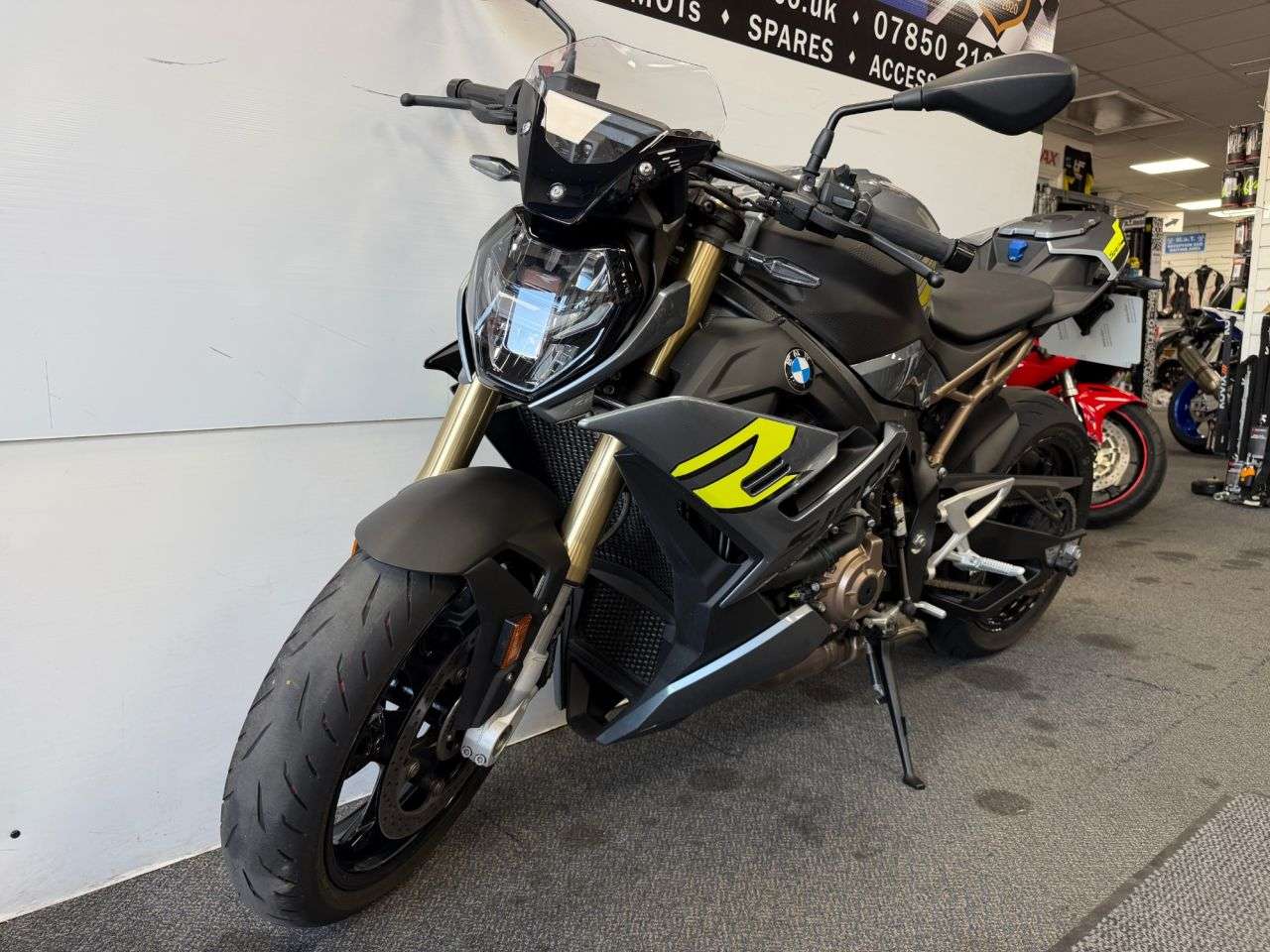 A 2023 BMW S 1000 R 1000 Sport Naked Petrol Manual Euro 5 (164 ps) A 2023 BMW S 1000 R 1000 Sport Naked Petrol Manual Euro 5 (164 ps)