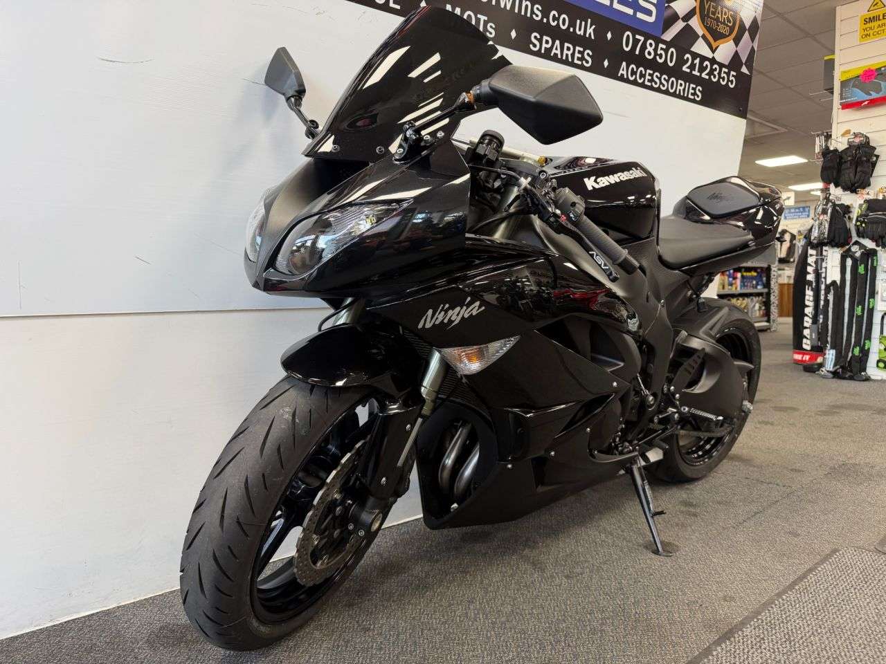 A 2010 KAWASAKI NINJA ZX-6R 600 Super Sports Petrol Manual (128 ps) A 2010 KAWASAKI NINJA ZX-6R 600 Super Sports Petrol Manual (128 ps)