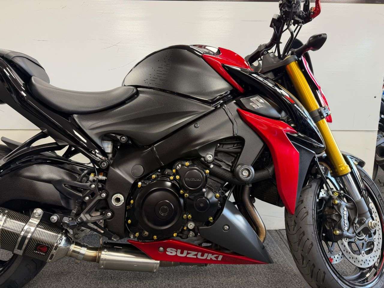 2017 SUZUKI GSX-S1000 2017 SUZUKI GSX-S1000