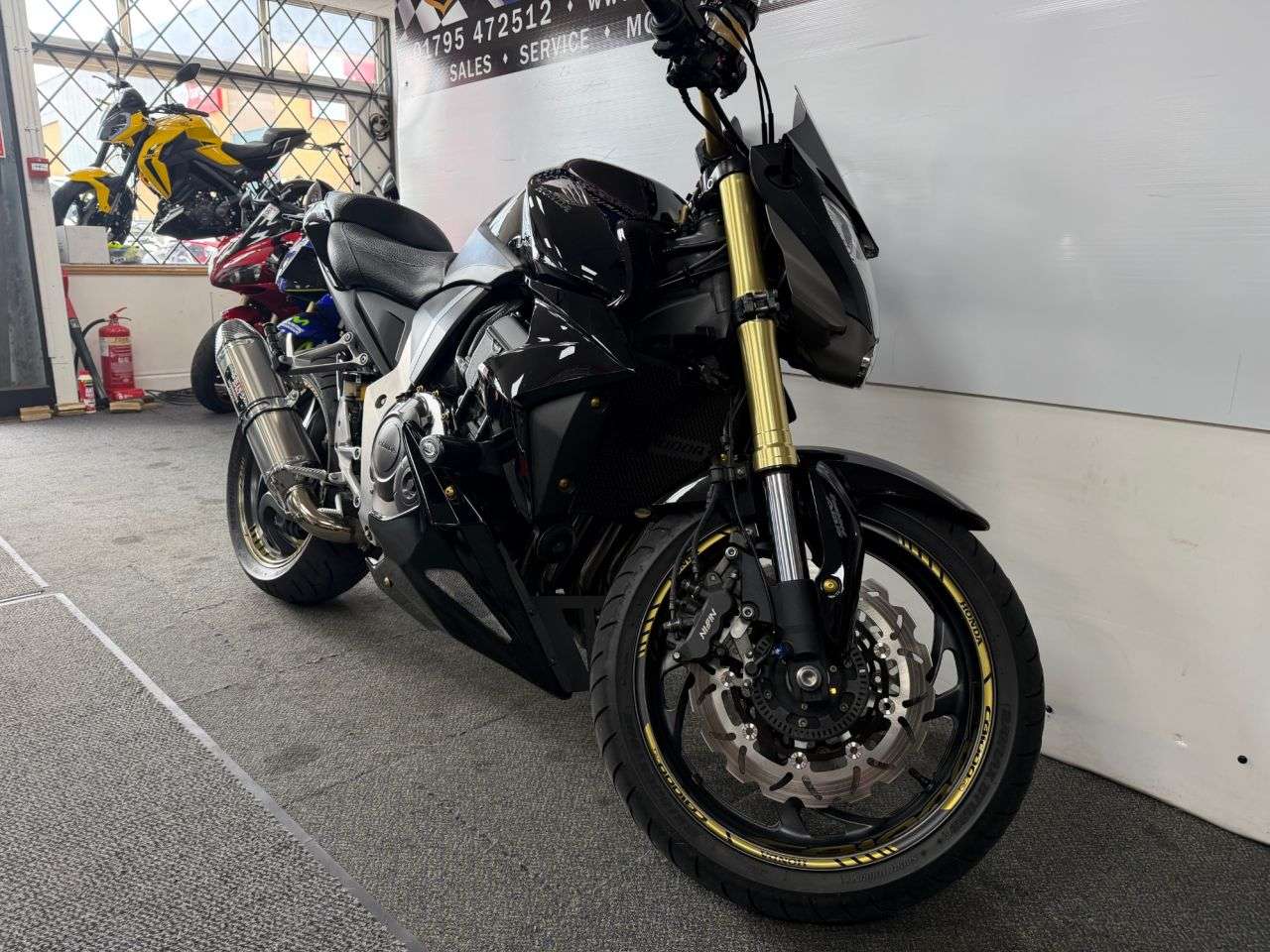 A 2011 HONDA CB1000R 1000 Naked Petrol Manual (125 ps) A 2011 HONDA CB1000R 1000 Naked Petrol Manual (125 ps)