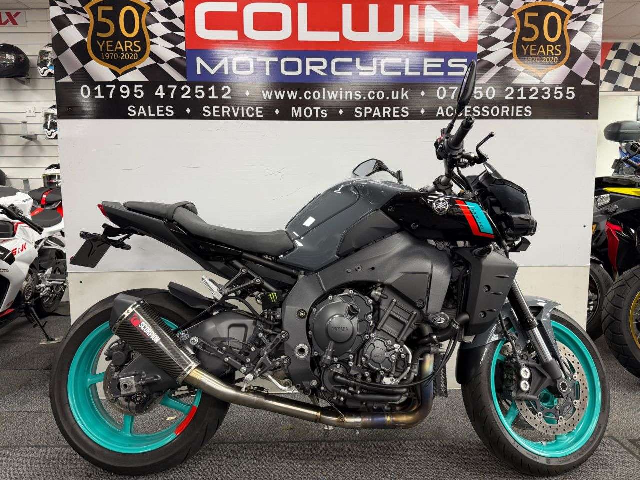 A 2023 YAMAHA MT-10 1000 Hyper-naked Petrol Manual Euro 5 (160 ps) A 2023 YAMAHA MT-10 1000 Hyper-naked Petrol Manual Euro 5 (160 ps)