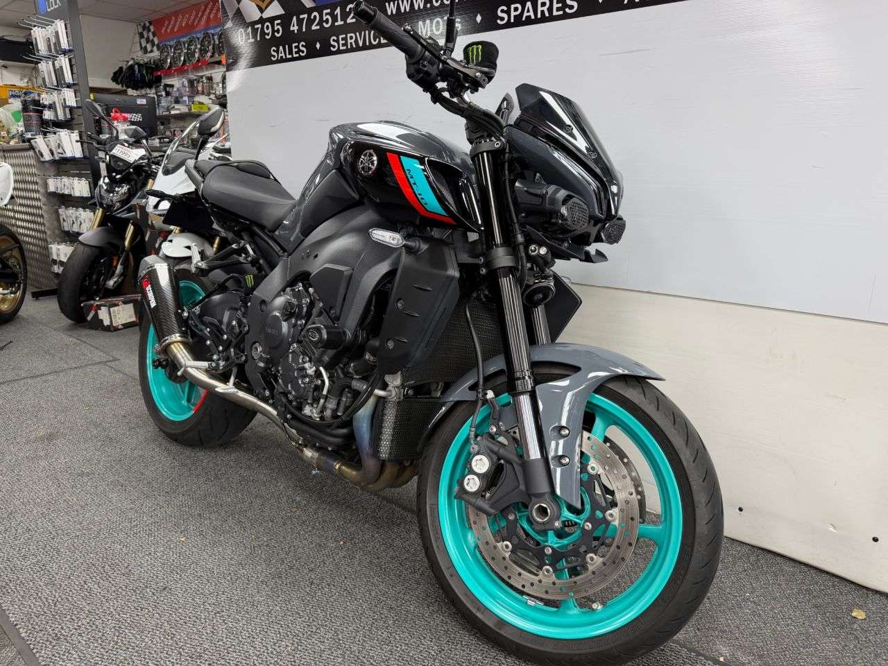 A 2023 YAMAHA MT-10 1000 Hyper-naked Petrol Manual Euro 5 (160 ps) A 2023 YAMAHA MT-10 1000 Hyper-naked Petrol Manual Euro 5 (160 ps)