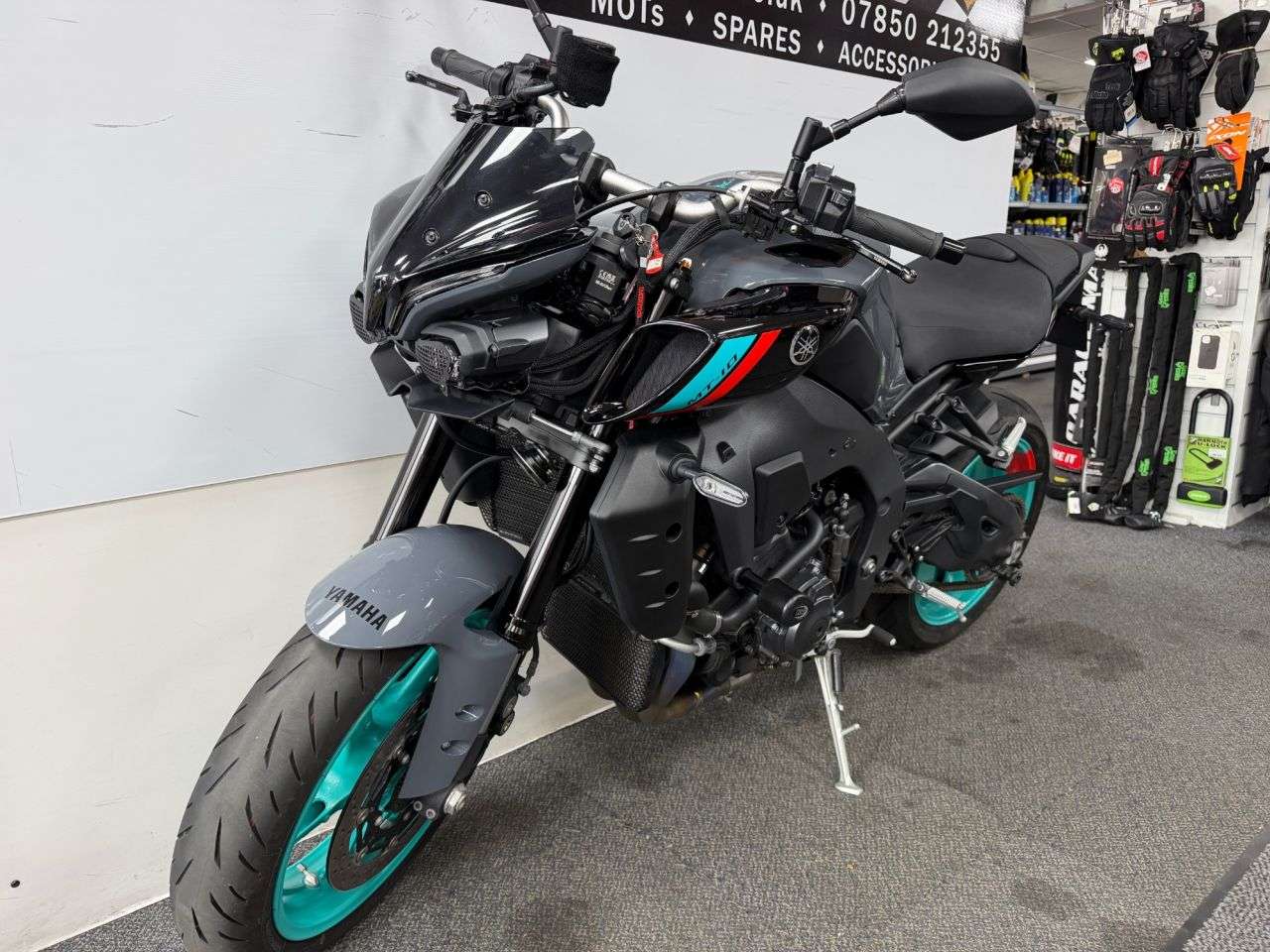 A 2023 YAMAHA MT-10 1000 Hyper-naked Petrol Manual Euro 5 (160 ps) A 2023 YAMAHA MT-10 1000 Hyper-naked Petrol Manual Euro 5 (160 ps)
