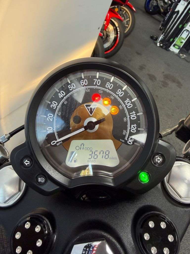 2018 TRIUMPH BOBBER 2018 TRIUMPH BOBBER