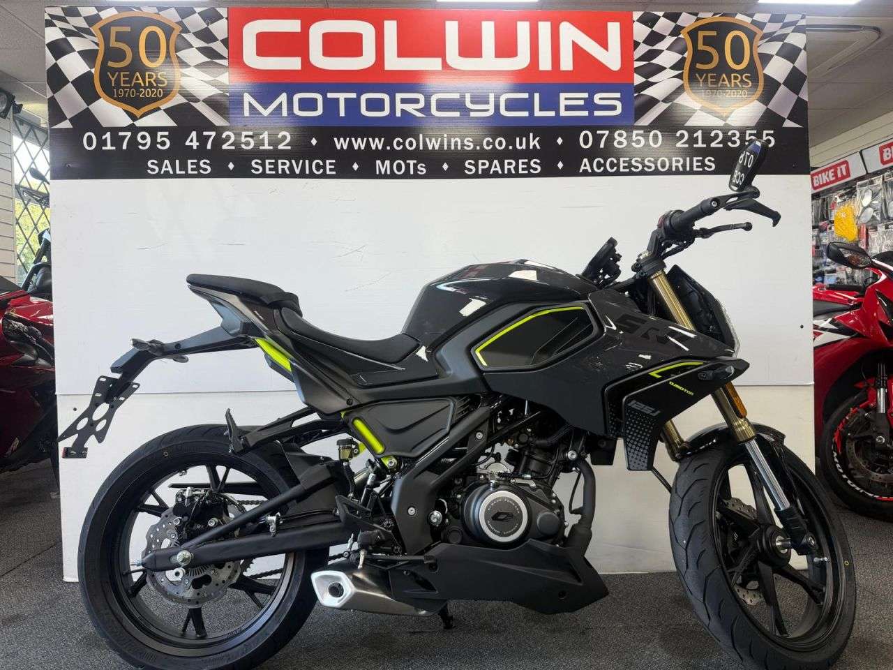 A 2026 QJMOTOR SRK125J 125cc A 2026 QJMOTOR SRK125J 125cc