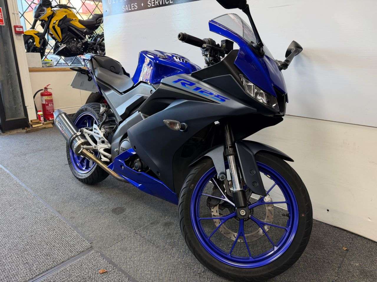 A 2022 YAMAHA R125 125 Super Sports Petrol Manual Euro 5 (15 ps) A 2022 YAMAHA R125 125 Super Sports Petrol Manual Euro 5 (15 ps)