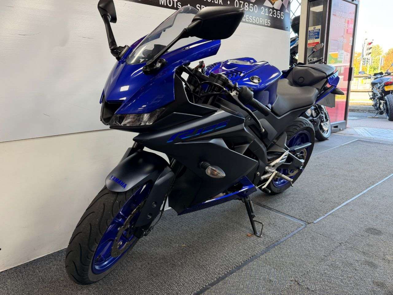 A 2022 YAMAHA R125 125 Super Sports Petrol Manual Euro 5 (15 ps) A 2022 YAMAHA R125 125 Super Sports Petrol Manual Euro 5 (15 ps)
