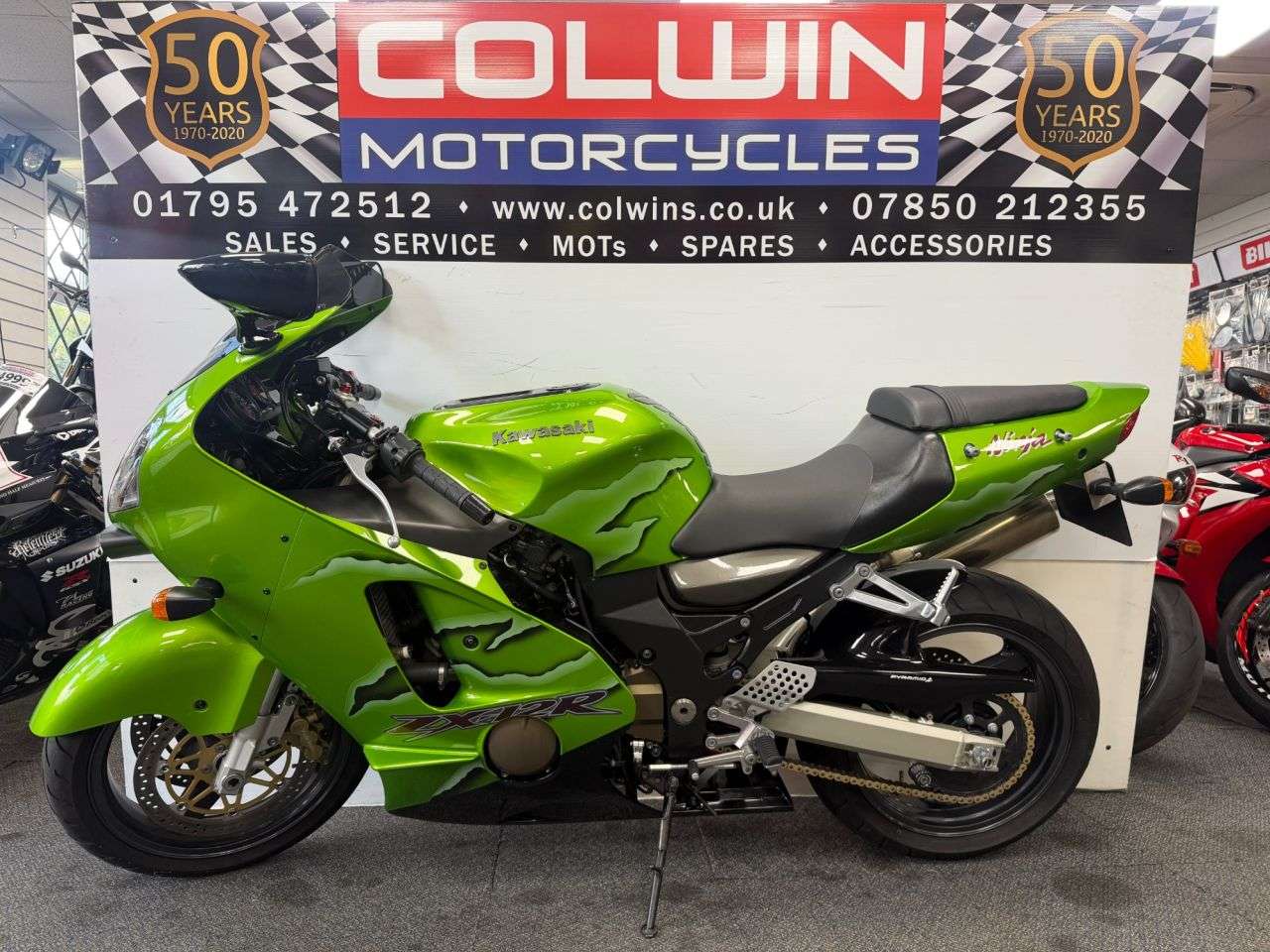 A 2001 KAWASAKI ZX-12R 1199cc A 2001 KAWASAKI ZX-12R 1199cc