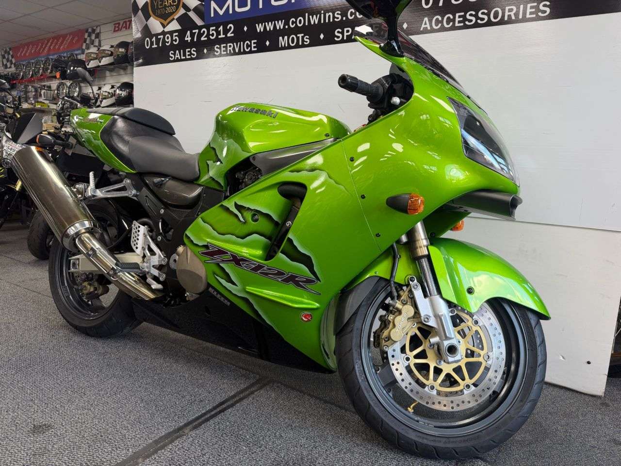 A 2001 KAWASAKI ZX-12R 1199cc A 2001 KAWASAKI ZX-12R 1199cc