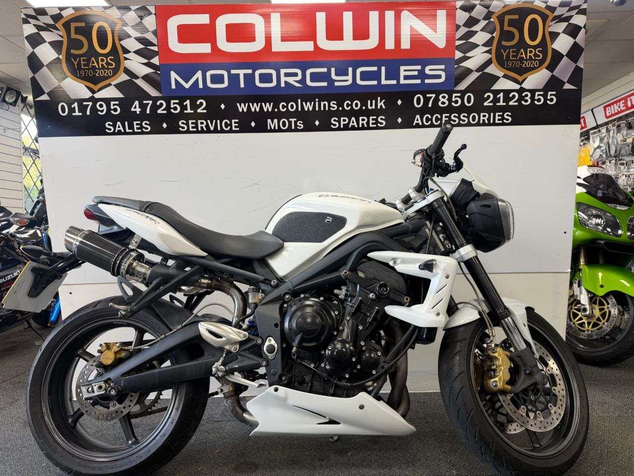 A 2011 TRIUMPH STREET TRIPLE 765 675cc A 2011 TRIUMPH STREET TRIPLE 765 675cc