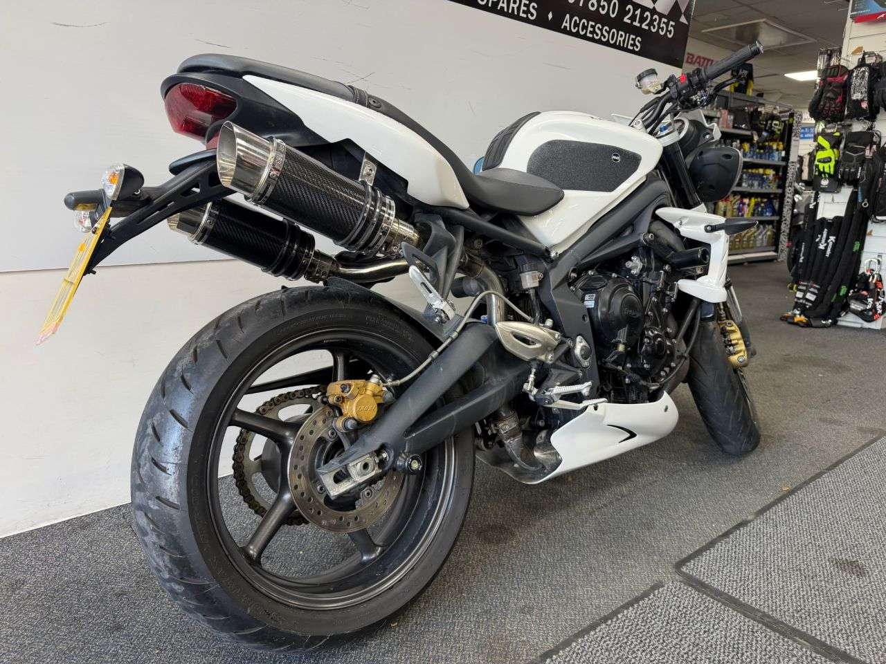 2011 TRIUMPH STREET TRIPLE 765 2011 TRIUMPH STREET TRIPLE 765