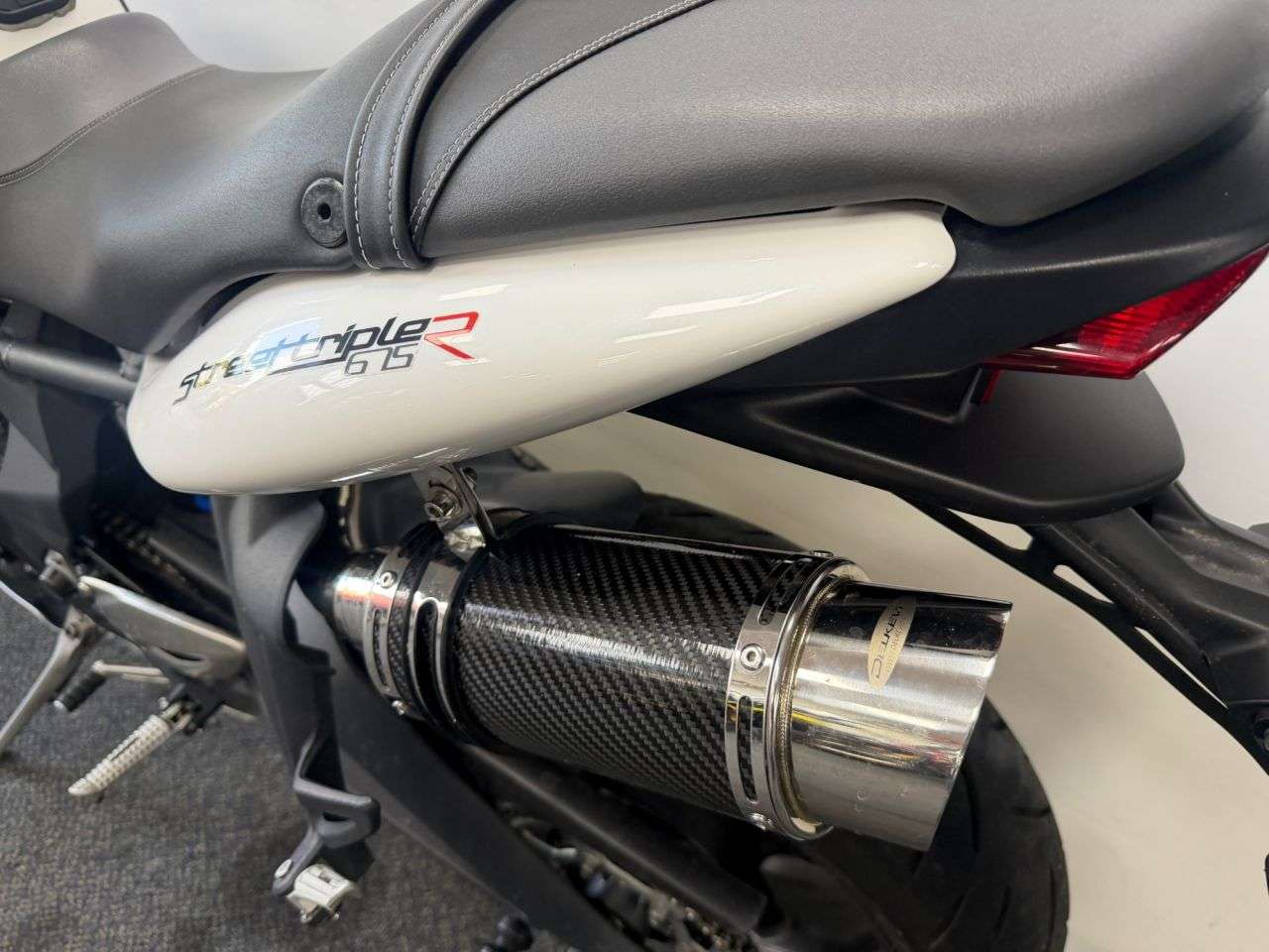 2011 TRIUMPH STREET TRIPLE 765 2011 TRIUMPH STREET TRIPLE 765