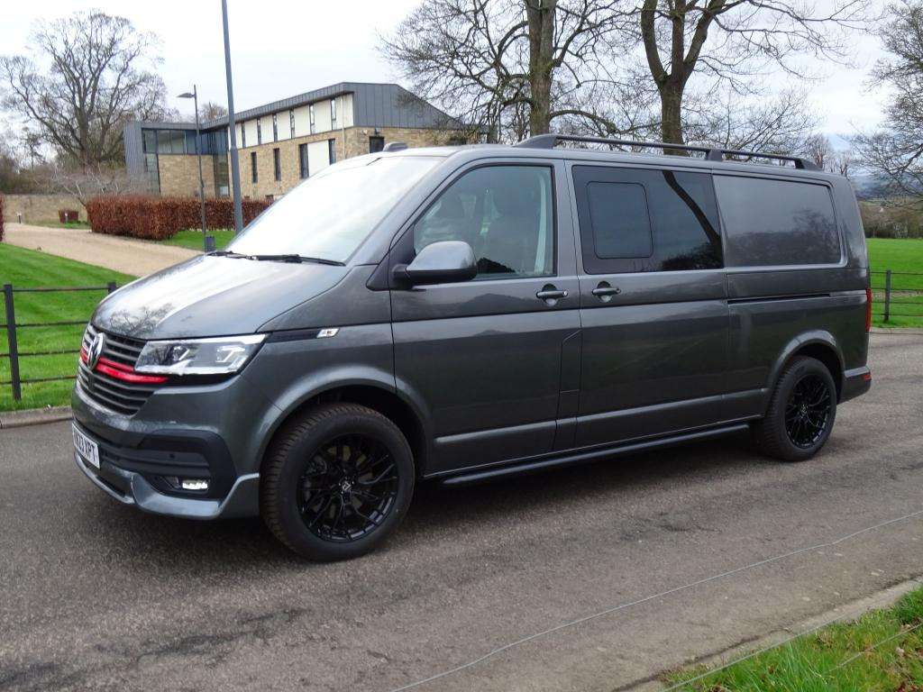 A 2023 VOLKSWAGEN TRANSPORTER Transporter T32 Highline Kombi Lwb150 Dsg A 2023 VOLKSWAGEN TRANSPORTER Transporter T32 Highline Kombi Lwb150 Dsg