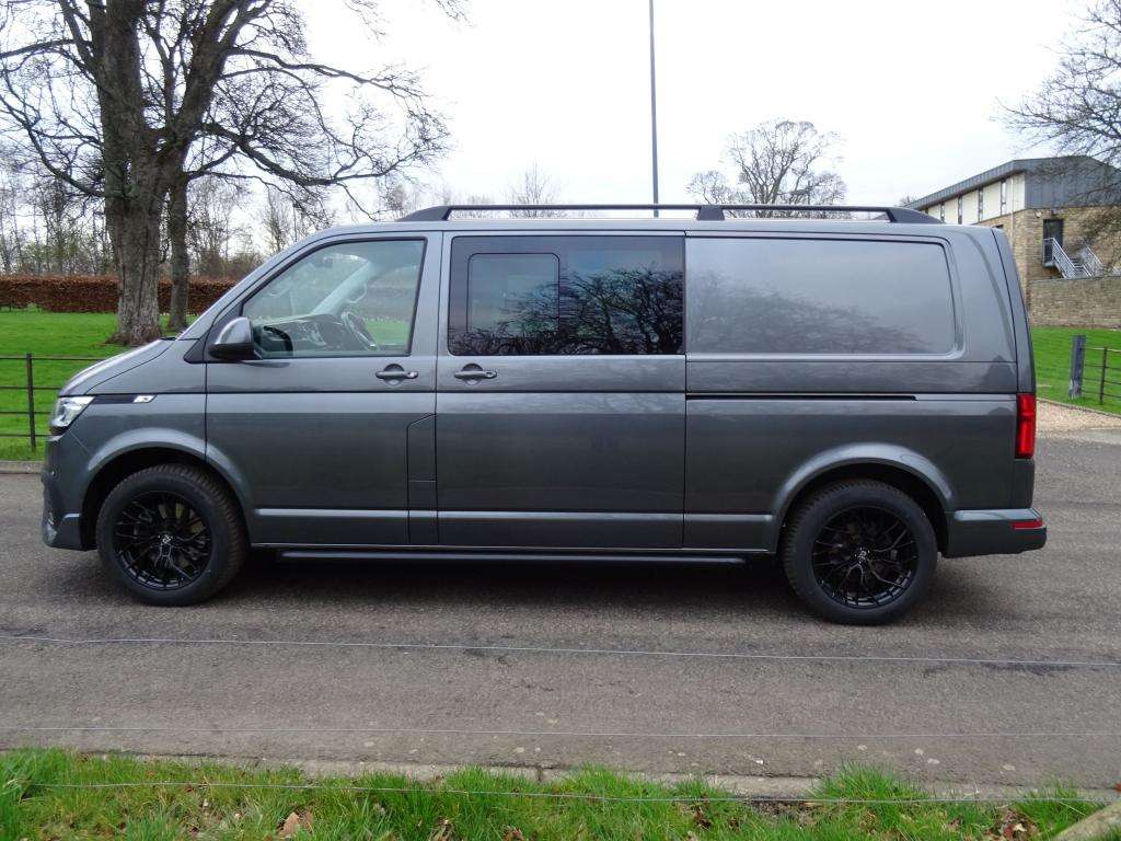 A 2023 VOLKSWAGEN TRANSPORTER Transporter T32 Highline Kombi Lwb150 Dsg A 2023 VOLKSWAGEN TRANSPORTER Transporter T32 Highline Kombi Lwb150 Dsg