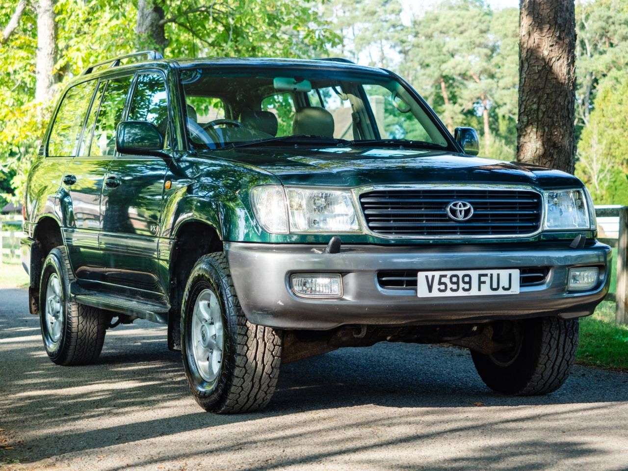 A 1999 TOYOTA LAND CRUISER 4.2 TD GX SUV 5dr Diesel Automatic (340 g/km, 201 bhp) TILT SLIDE SUNROOF, A 1999 TOYOTA LAND CRUISER 4.2 TD GX SUV 5dr Diesel Automatic (340 g/km, 201 bhp) TILT SLIDE SUNROOF,