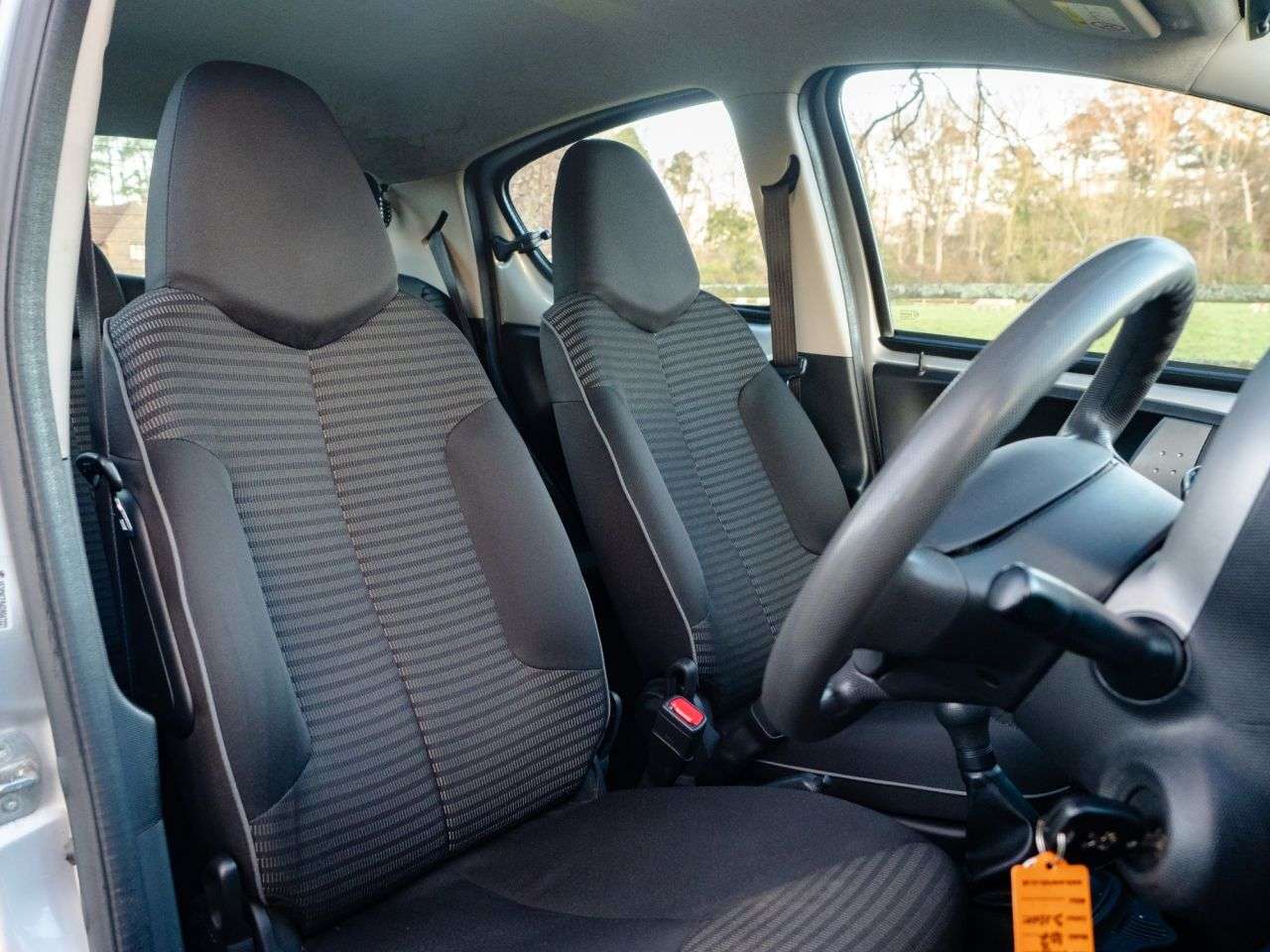 2013 PEUGEOT 107 2013 PEUGEOT 107