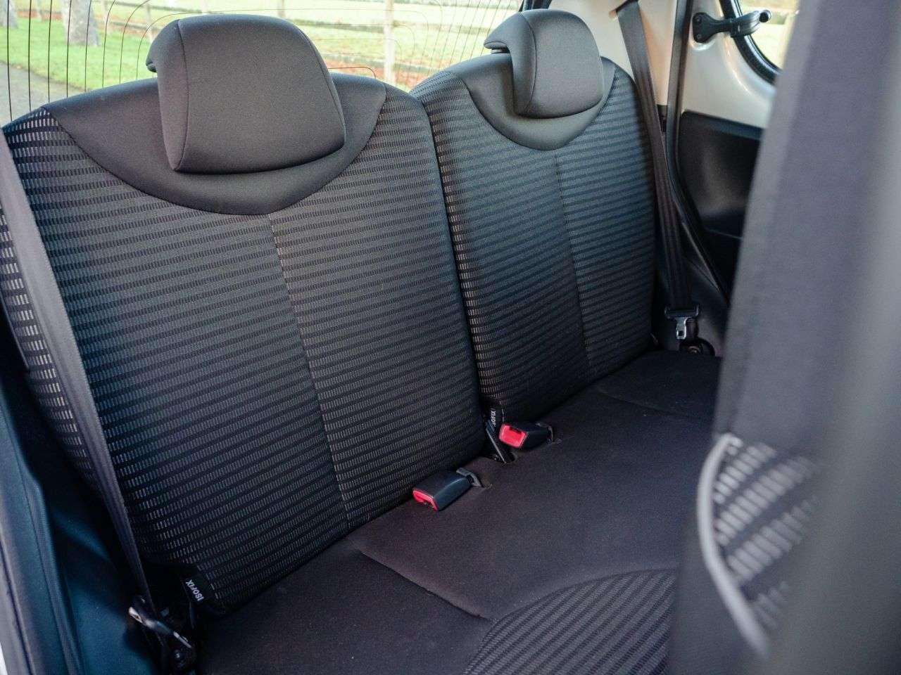 2013 PEUGEOT 107 2013 PEUGEOT 107