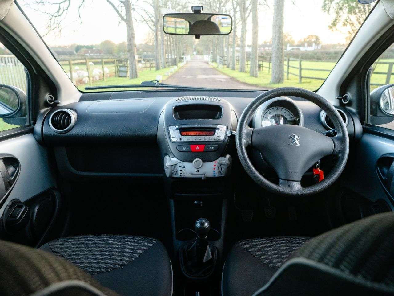 2013 PEUGEOT 107 2013 PEUGEOT 107