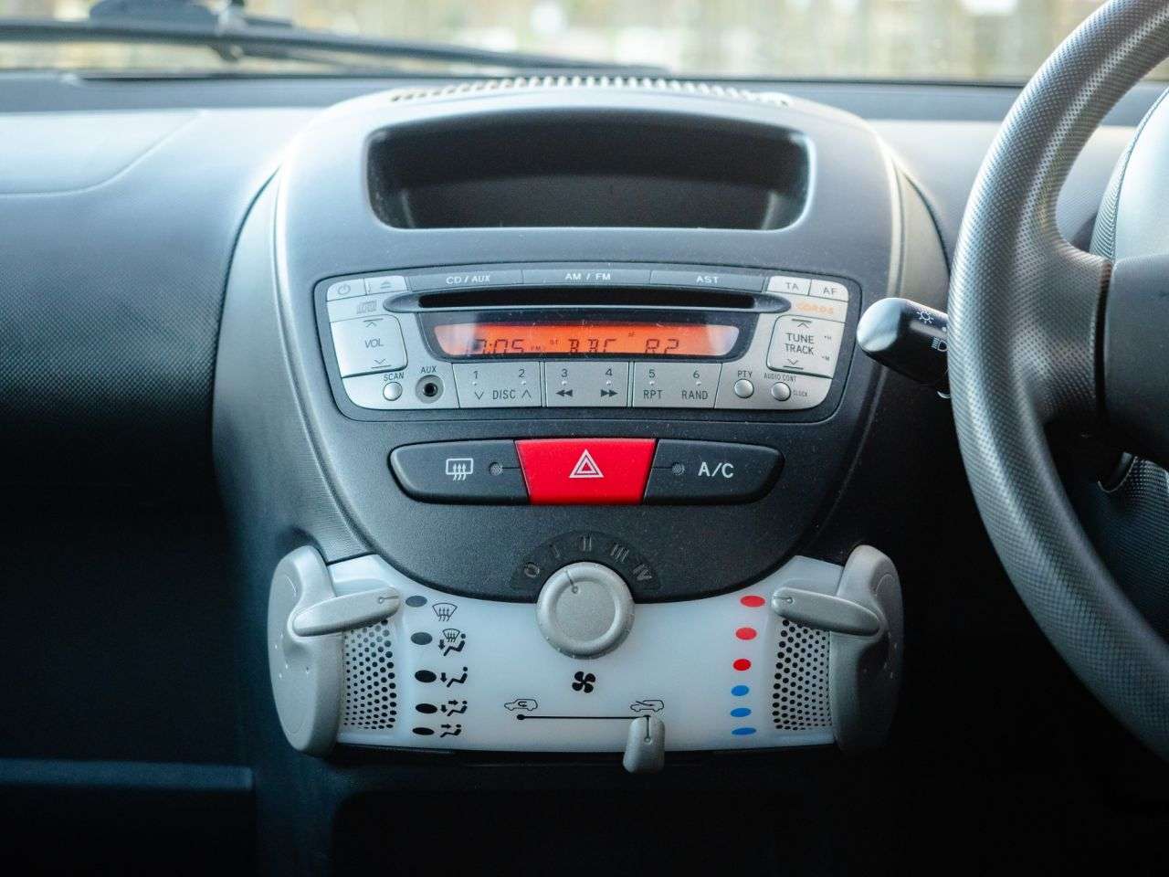 2013 PEUGEOT 107 2013 PEUGEOT 107