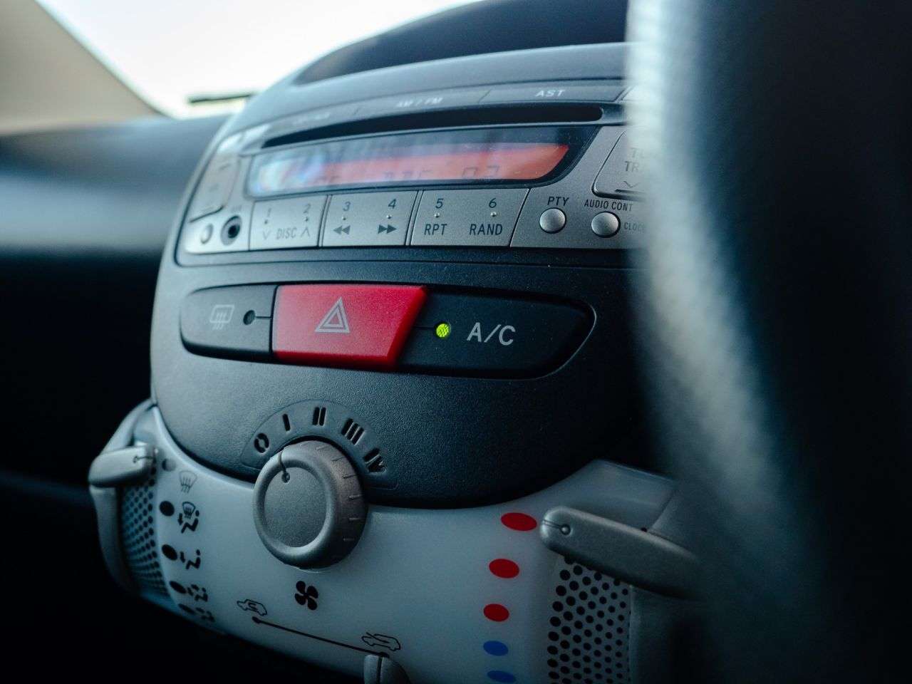 2013 PEUGEOT 107 2013 PEUGEOT 107