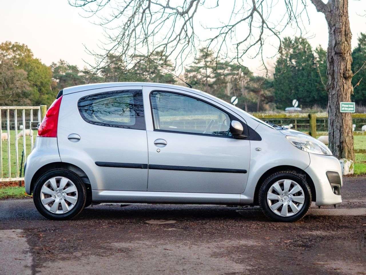 2013 PEUGEOT 107 2013 PEUGEOT 107