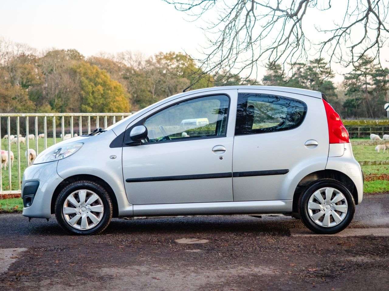 2013 PEUGEOT 107 2013 PEUGEOT 107