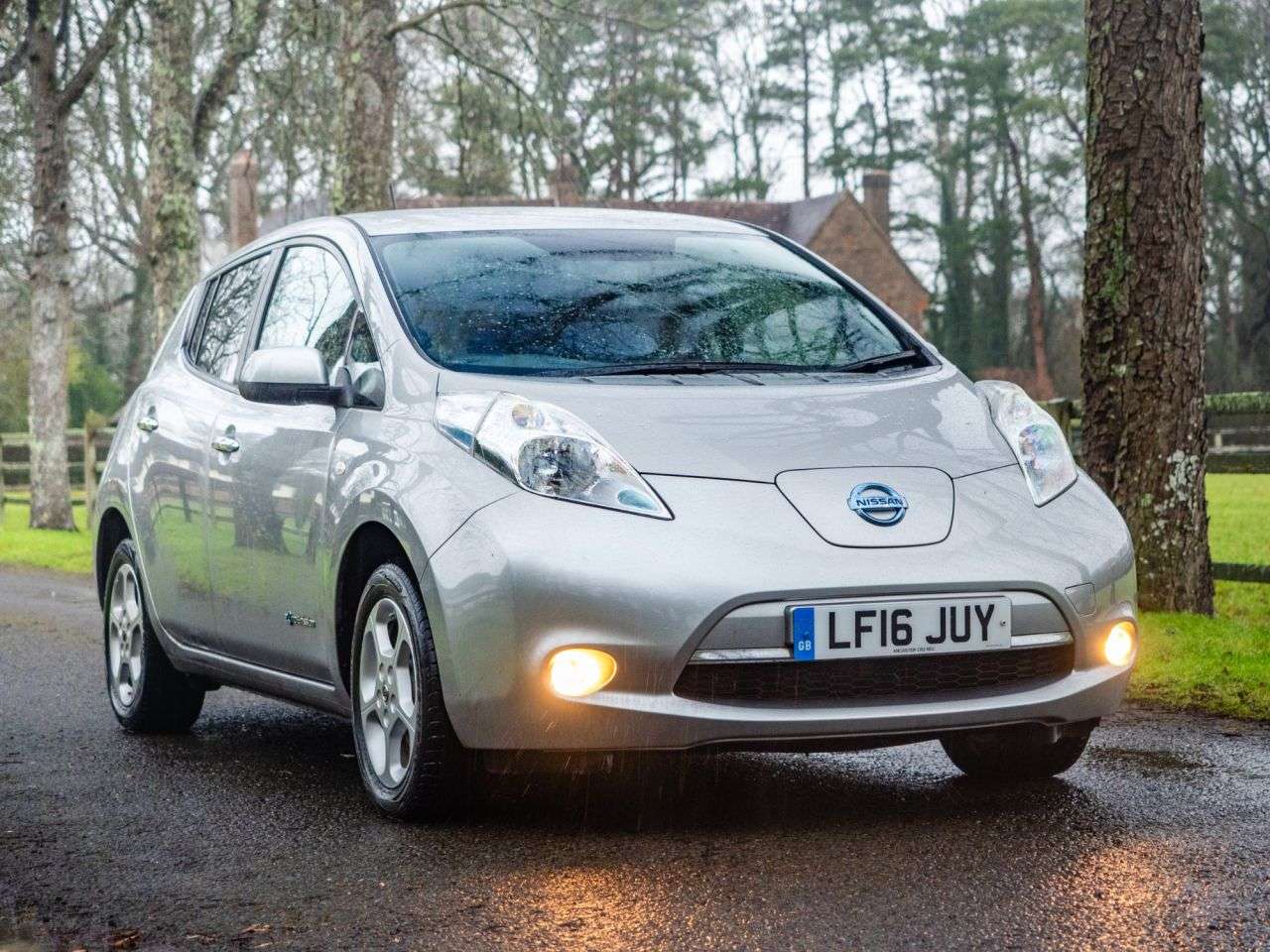 A 2016 NISSAN LEAF 30kWh Acenta Hatchback 5dr Electric Auto (109 bhp) SAT NAV, CLIMATE CTRL, A A 2016 NISSAN LEAF 30kWh Acenta Hatchback 5dr Electric Auto (109 bhp) SAT NAV, CLIMATE CTRL, A