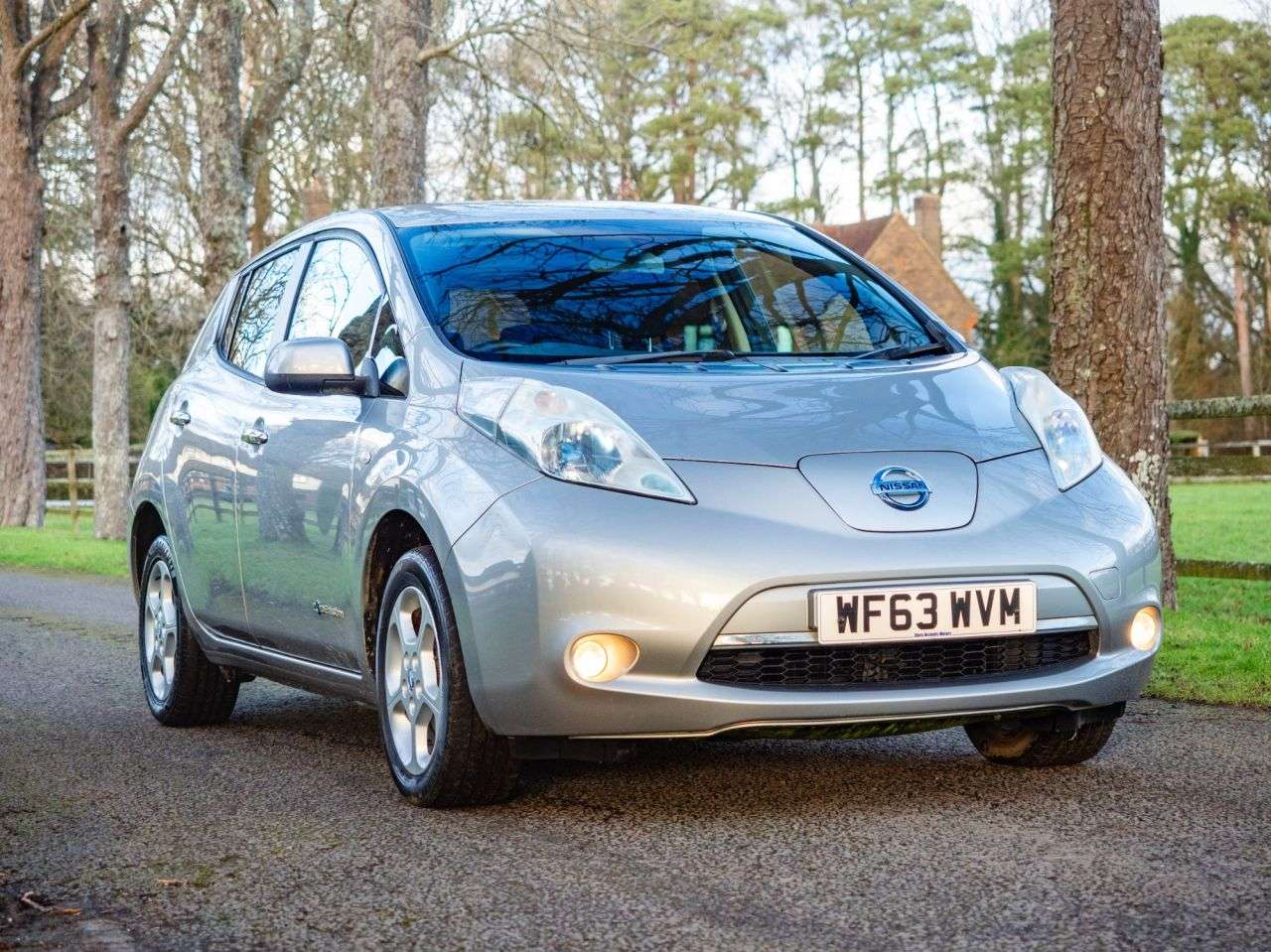 A 2013 NISSAN LEAF 24kWh Acenta Hatchback 5dr Electric Auto (107 bhp) SAT NAV, ALLOYS, CLIMATE A 2013 NISSAN LEAF 24kWh Acenta Hatchback 5dr Electric Auto (107 bhp) SAT NAV, ALLOYS, CLIMATE