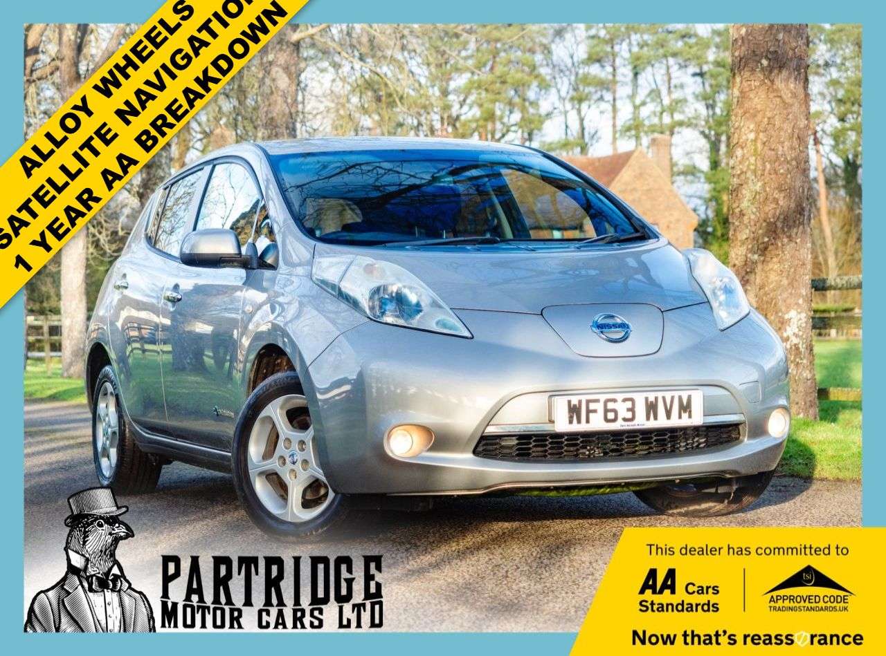A 2013 NISSAN LEAF 24kWh Acenta Hatchback 5dr Electric Auto (107 bhp) SAT NAV, ALLOYS, CLIMATE A 2013 NISSAN LEAF 24kWh Acenta Hatchback 5dr Electric Auto (107 bhp) SAT NAV, ALLOYS, CLIMATE