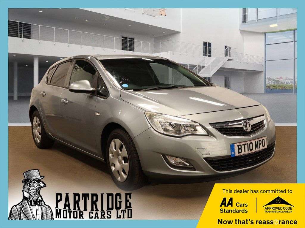 A 2010 VAUXHALL ASTRA 1.6 16v Exclusiv Hatchback 5dr Petrol Manual Euro 5 (115 ps) AIR CON, PRIVA A 2010 VAUXHALL ASTRA 1.6 16v Exclusiv Hatchback 5dr Petrol Manual Euro 5 (115 ps) AIR CON, PRIVA