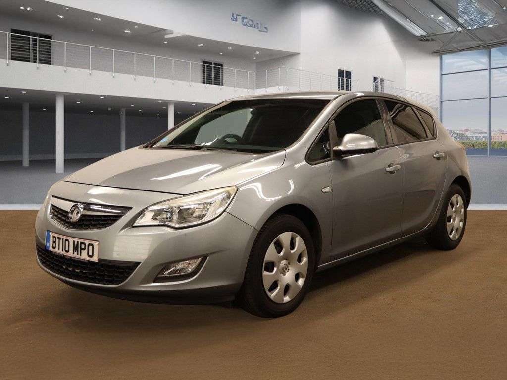 A 2010 VAUXHALL ASTRA 1.6 16v Exclusiv Hatchback 5dr Petrol Manual Euro 5 (115 ps) AIR CON, PRIVA A 2010 VAUXHALL ASTRA 1.6 16v Exclusiv Hatchback 5dr Petrol Manual Euro 5 (115 ps) AIR CON, PRIVA