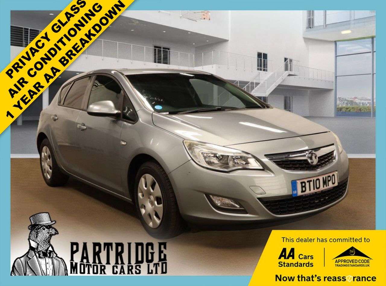 A 2010 VAUXHALL ASTRA 1.6 16v Exclusiv Hatchback 5dr Petrol Manual Euro 5 (115 ps) AIR CON, PRIVA A 2010 VAUXHALL ASTRA 1.6 16v Exclusiv Hatchback 5dr Petrol Manual Euro 5 (115 ps) AIR CON, PRIVA