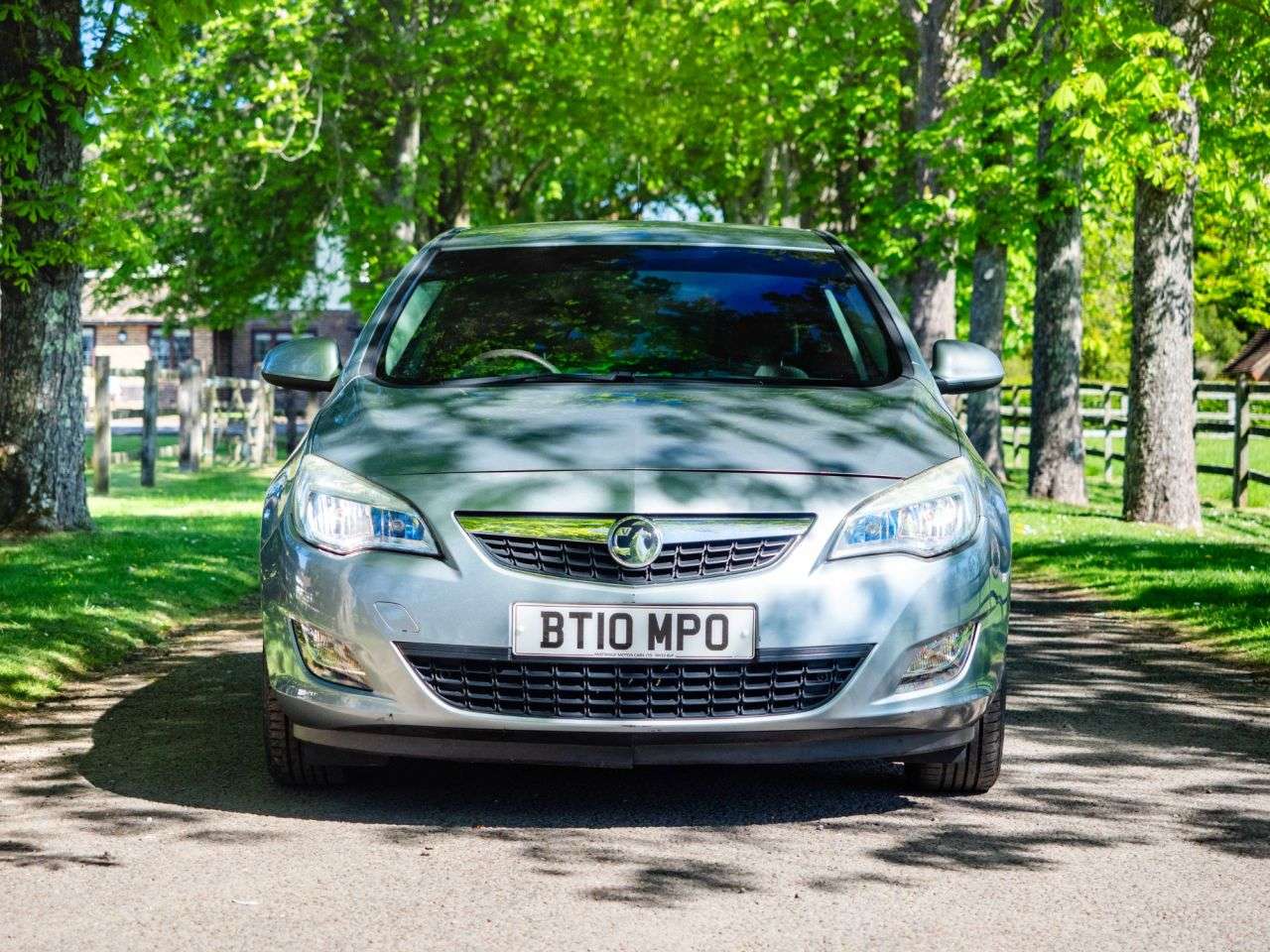 A 2010 VAUXHALL ASTRA 1.6 16v Exclusiv Hatchback 5dr Petrol Manual Euro 5 (115 ps) AIR CON, PRIVA A 2010 VAUXHALL ASTRA 1.6 16v Exclusiv Hatchback 5dr Petrol Manual Euro 5 (115 ps) AIR CON, PRIVA