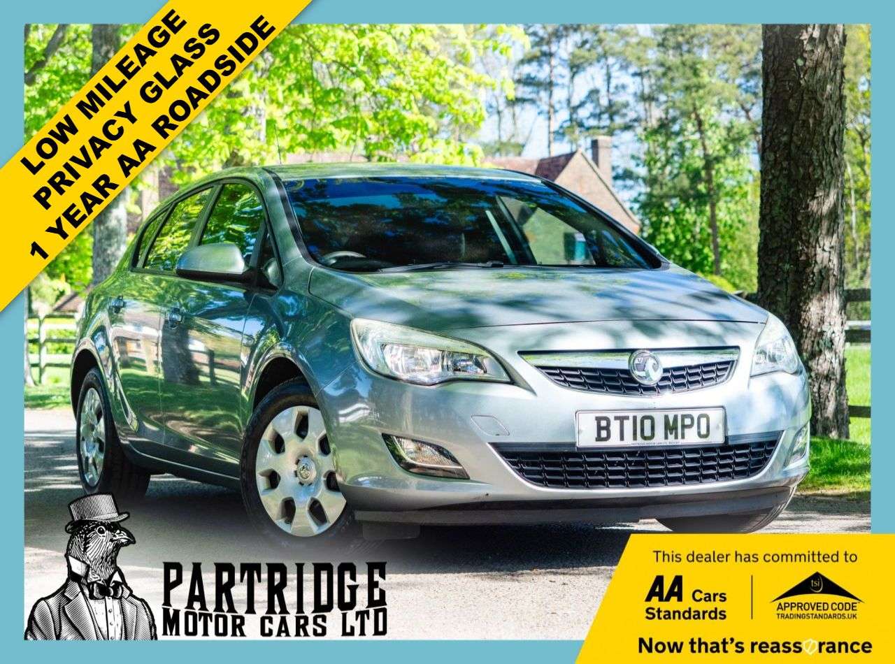 A 2010 VAUXHALL ASTRA 1.6 16v Exclusiv Hatchback 5dr Petrol Manual Euro 5 (115 ps) AIR CON, PRIVA A 2010 VAUXHALL ASTRA 1.6 16v Exclusiv Hatchback 5dr Petrol Manual Euro 5 (115 ps) AIR CON, PRIVA