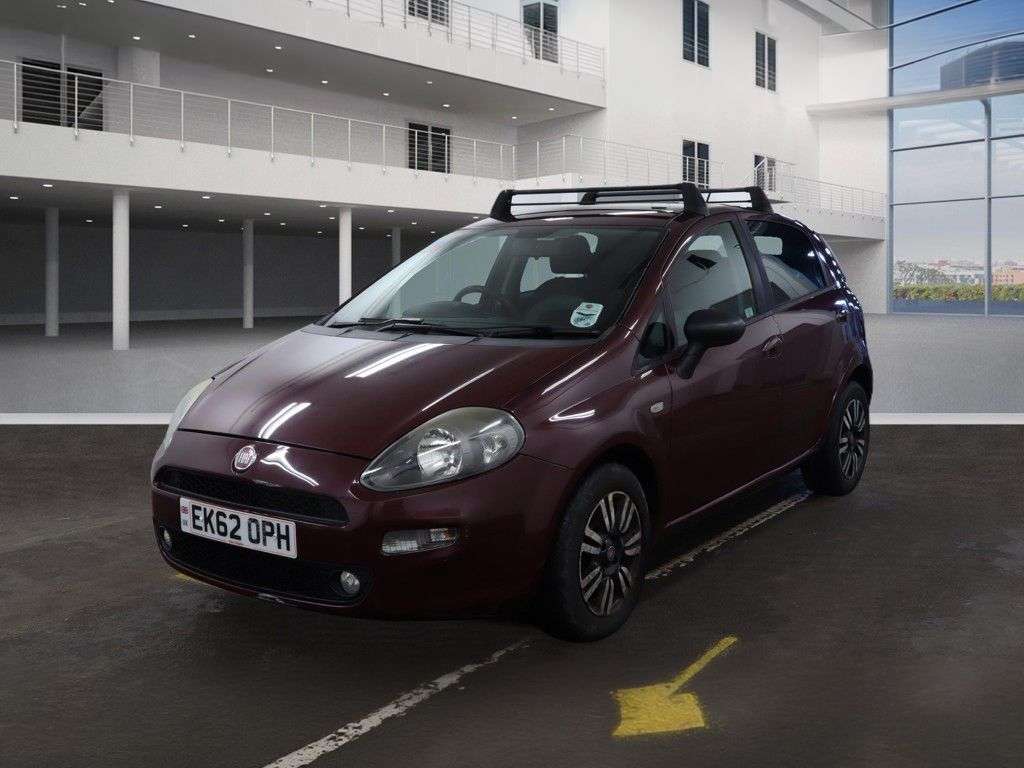 A 2012 FIAT PUNTO 0.9 TwinAir Hatchback 5dr Petrol Euro 5 (s/s) (85 bhp) AIR CON, PARKING SNS A 2012 FIAT PUNTO 0.9 TwinAir Hatchback 5dr Petrol Euro 5 (s/s) (85 bhp) AIR CON, PARKING SNS