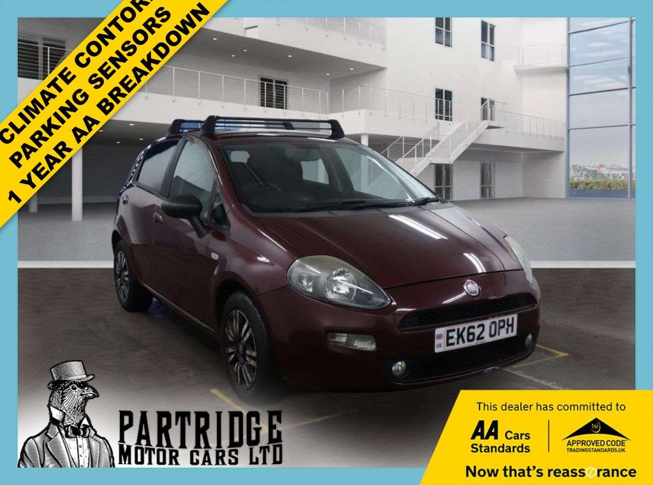 A 2012 FIAT PUNTO 0.9 TwinAir Hatchback 5dr Petrol Euro 5 (s/s) (85 bhp) AIR CON, PARKING SNS A 2012 FIAT PUNTO 0.9 TwinAir Hatchback 5dr Petrol Euro 5 (s/s) (85 bhp) AIR CON, PARKING SNS