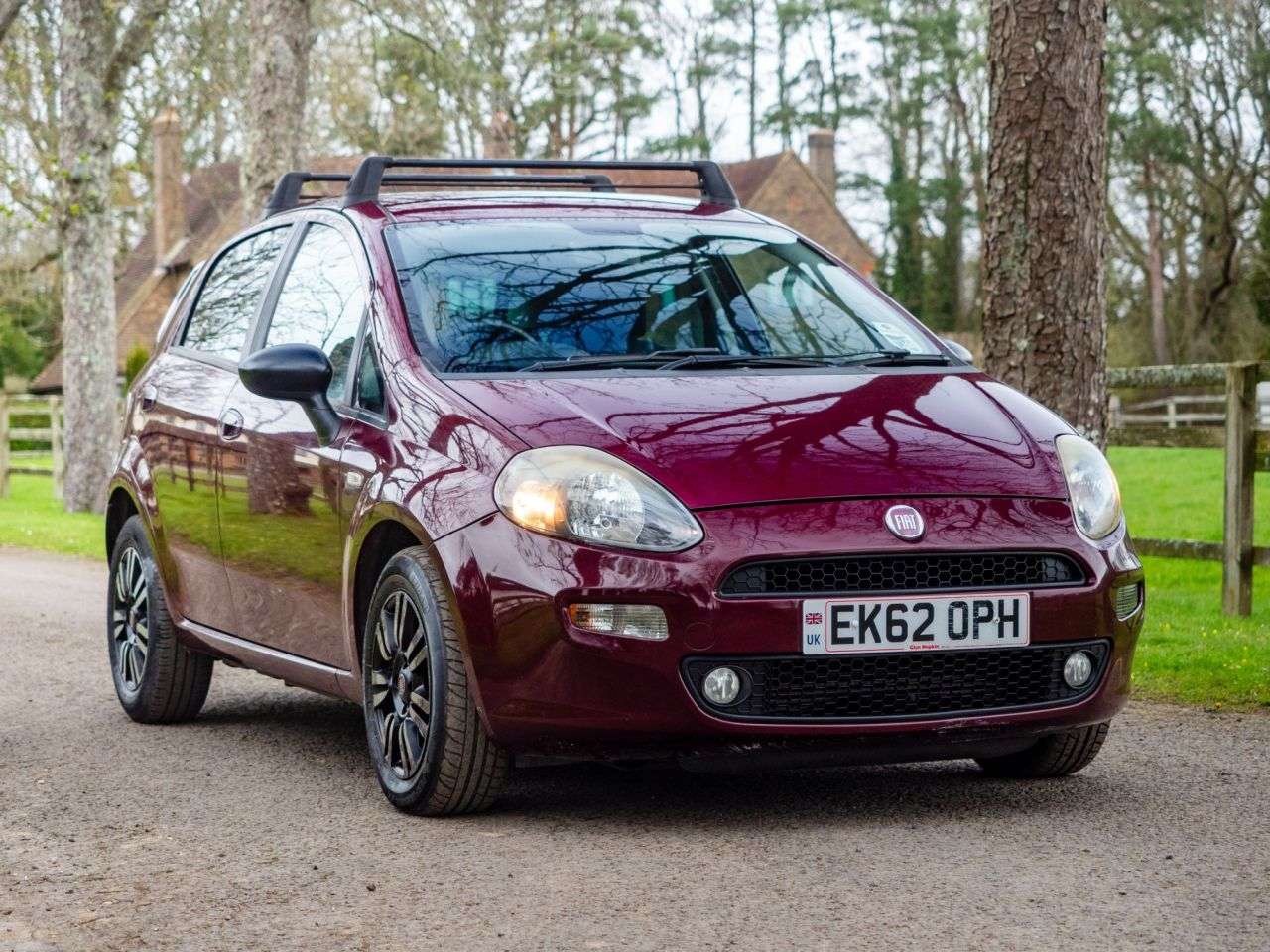 A 2012 FIAT PUNTO 0.9 TwinAir Hatchback 5dr Petrol Euro 5 (s/s) (85 bhp) AIR CON, PARKING SNS A 2012 FIAT PUNTO 0.9 TwinAir Hatchback 5dr Petrol Euro 5 (s/s) (85 bhp) AIR CON, PARKING SNS
