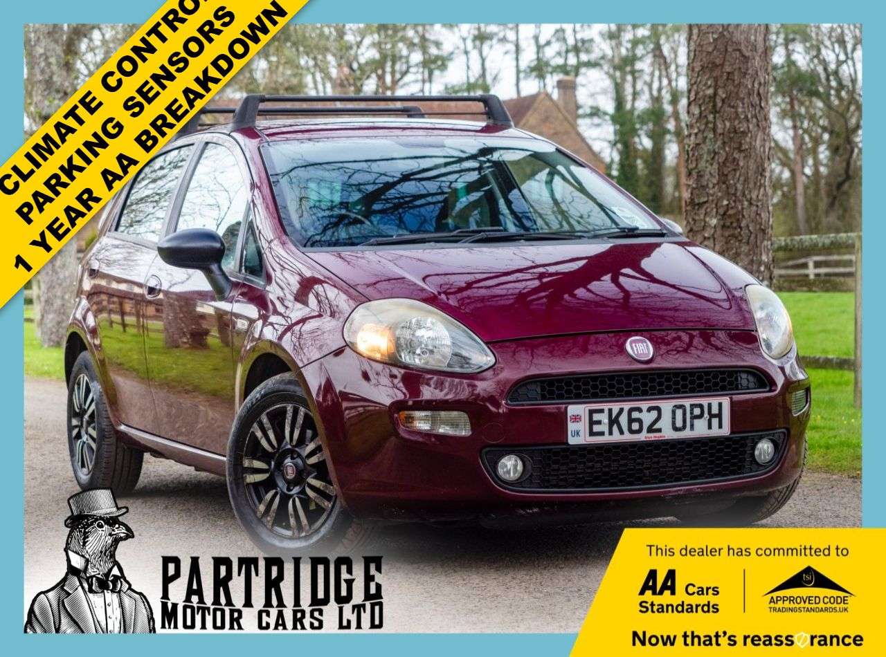 A 2012 FIAT PUNTO 0.9 TwinAir Hatchback 5dr Petrol Euro 5 (s/s) (85 bhp) AIR CON, PARKING SNS A 2012 FIAT PUNTO 0.9 TwinAir Hatchback 5dr Petrol Euro 5 (s/s) (85 bhp) AIR CON, PARKING SNS