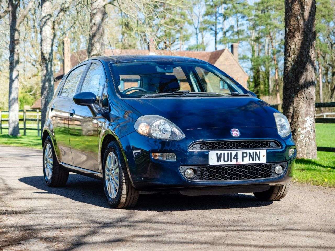A 2014 FIAT PUNTO 1.2 Easy Hatchback 5dr Petrol Euro 6 (69 bhp) CLIMATE CTRL, ALLYS, PARK SNS A 2014 FIAT PUNTO 1.2 Easy Hatchback 5dr Petrol Euro 6 (69 bhp) CLIMATE CTRL, ALLYS, PARK SNS