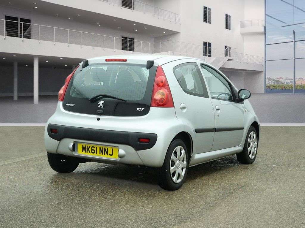 2011 PEUGEOT 107 2011 PEUGEOT 107