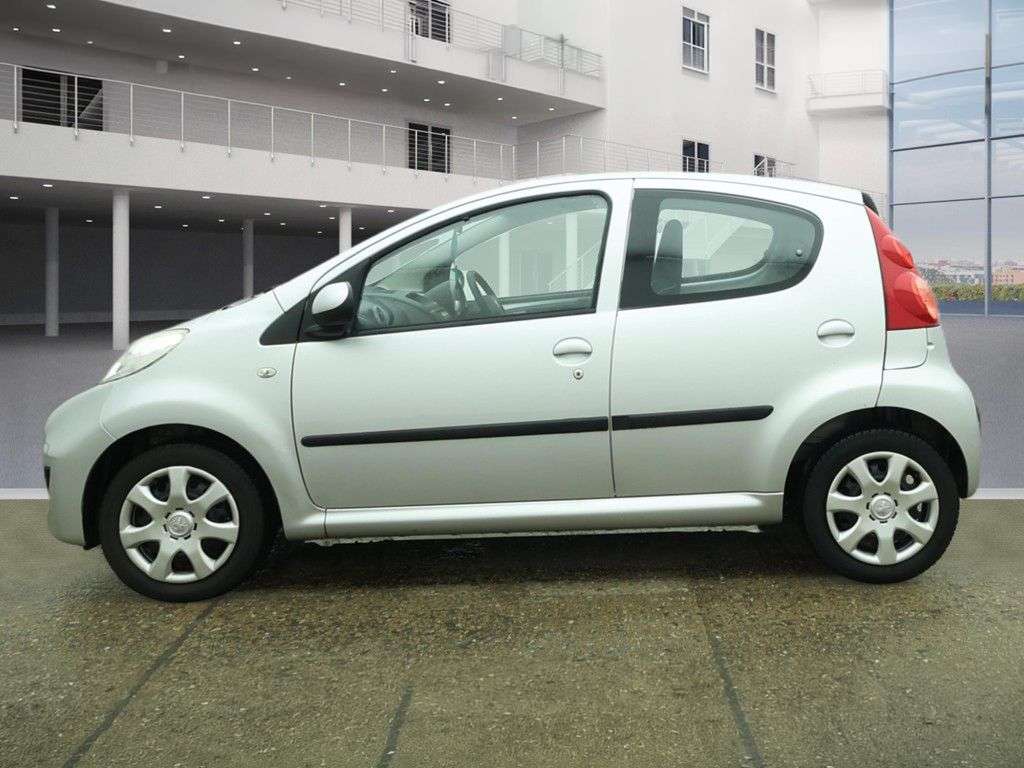 2011 PEUGEOT 107 2011 PEUGEOT 107