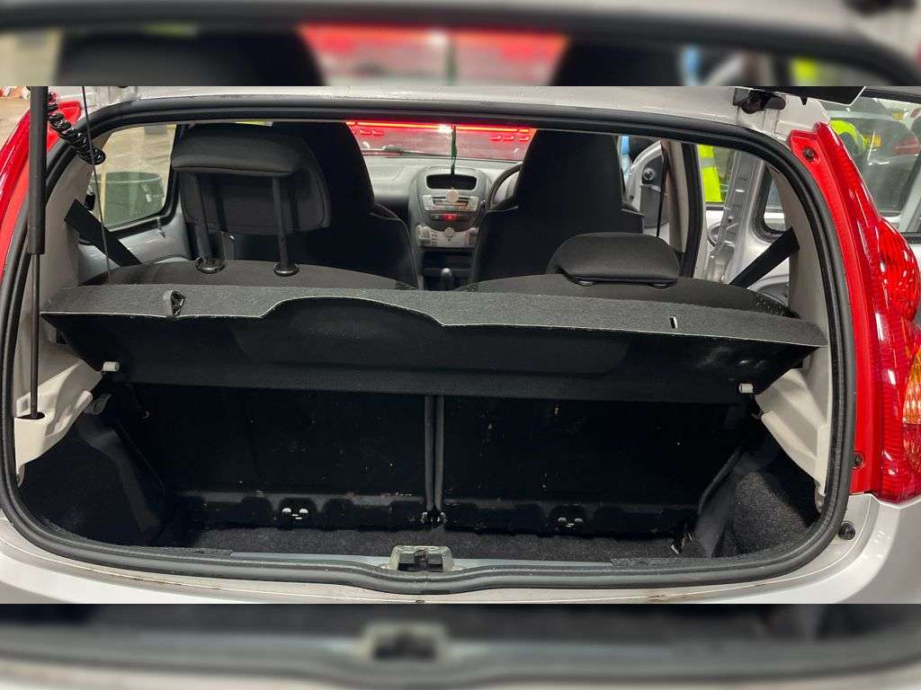 2011 PEUGEOT 107 2011 PEUGEOT 107